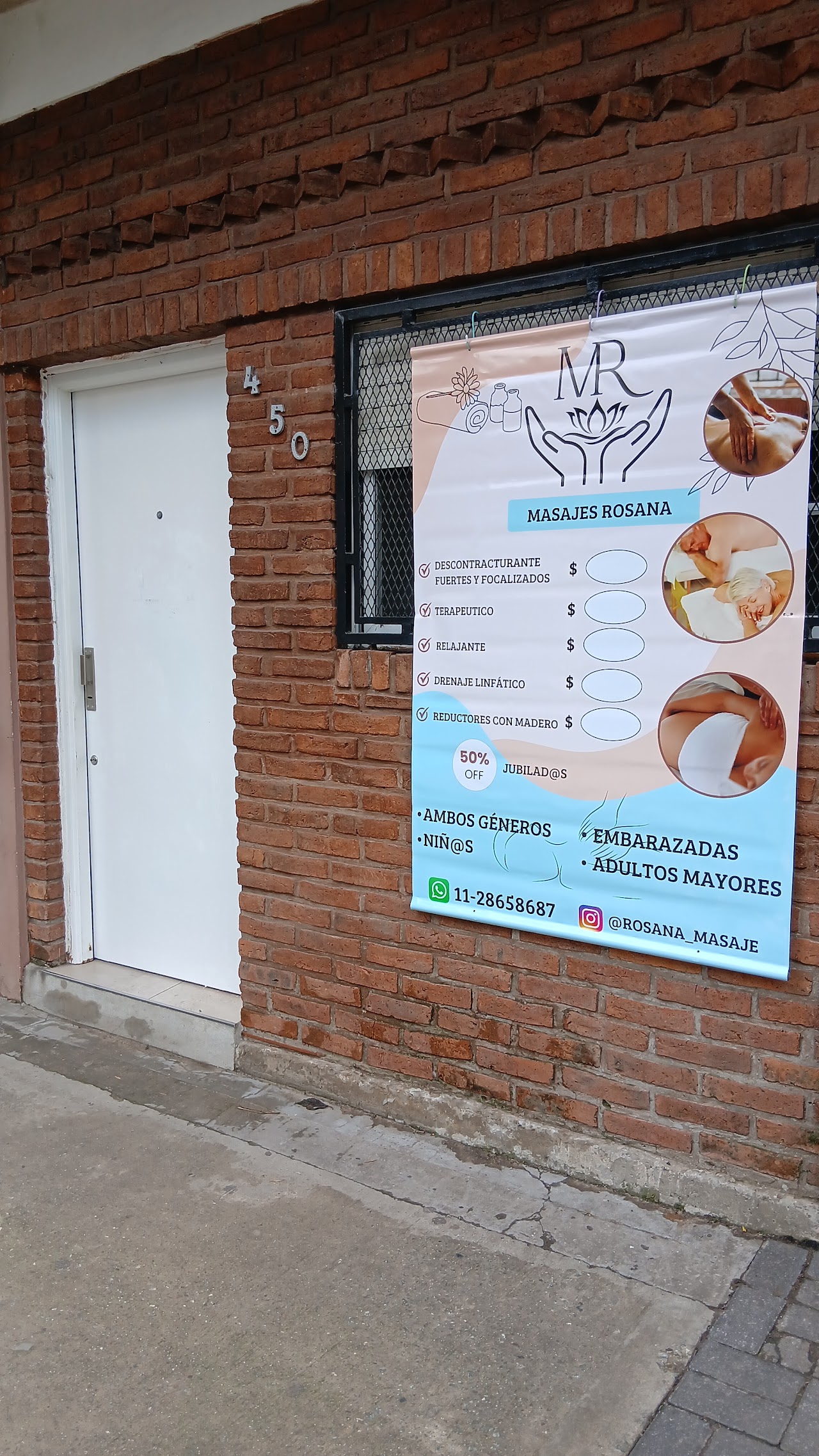 Rosana terapeuta profesional con aceites esenciales